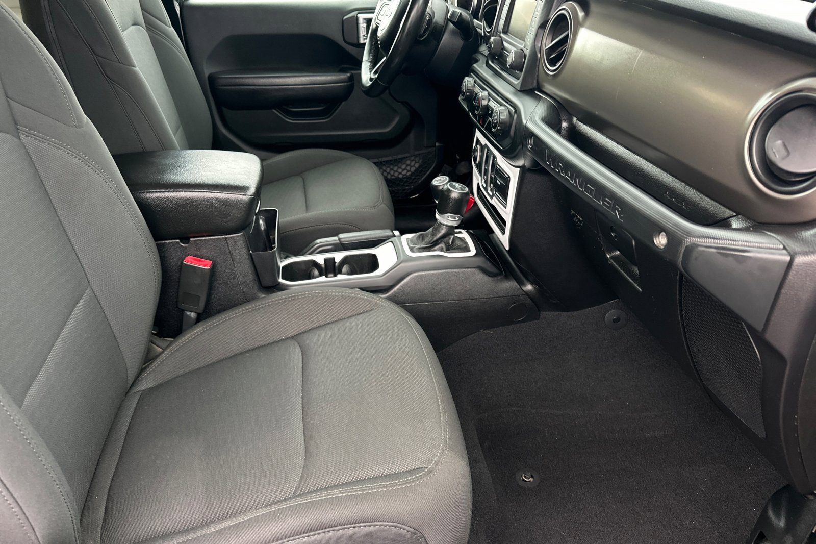 Used 2018 Jeep Wrangler Sport image 12