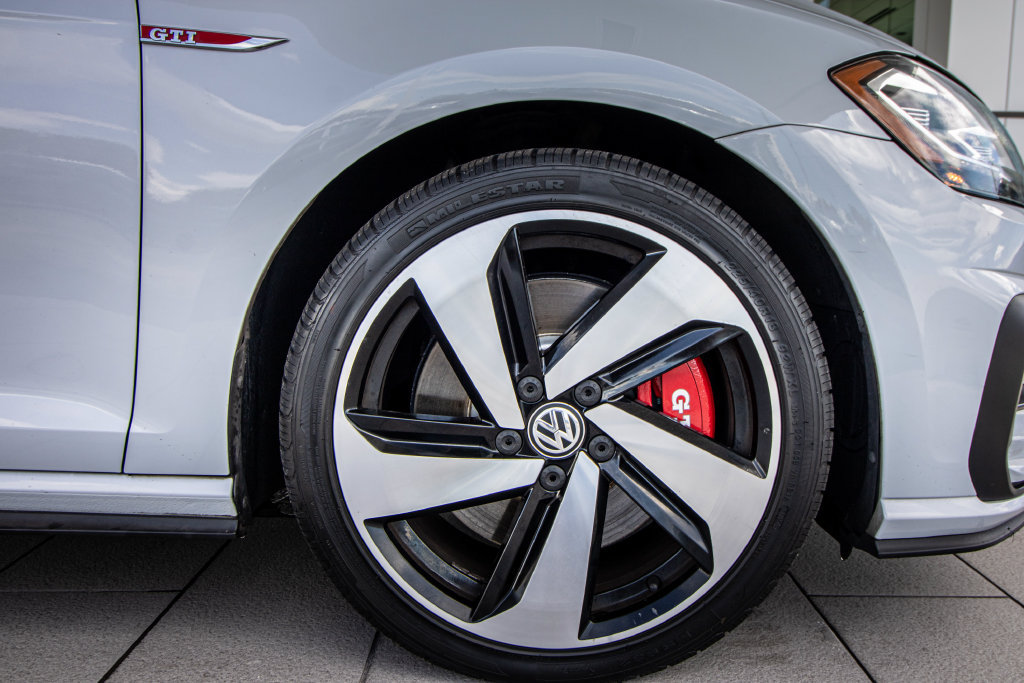 Used 2019 Volkswagen GTI SE FWD image 5