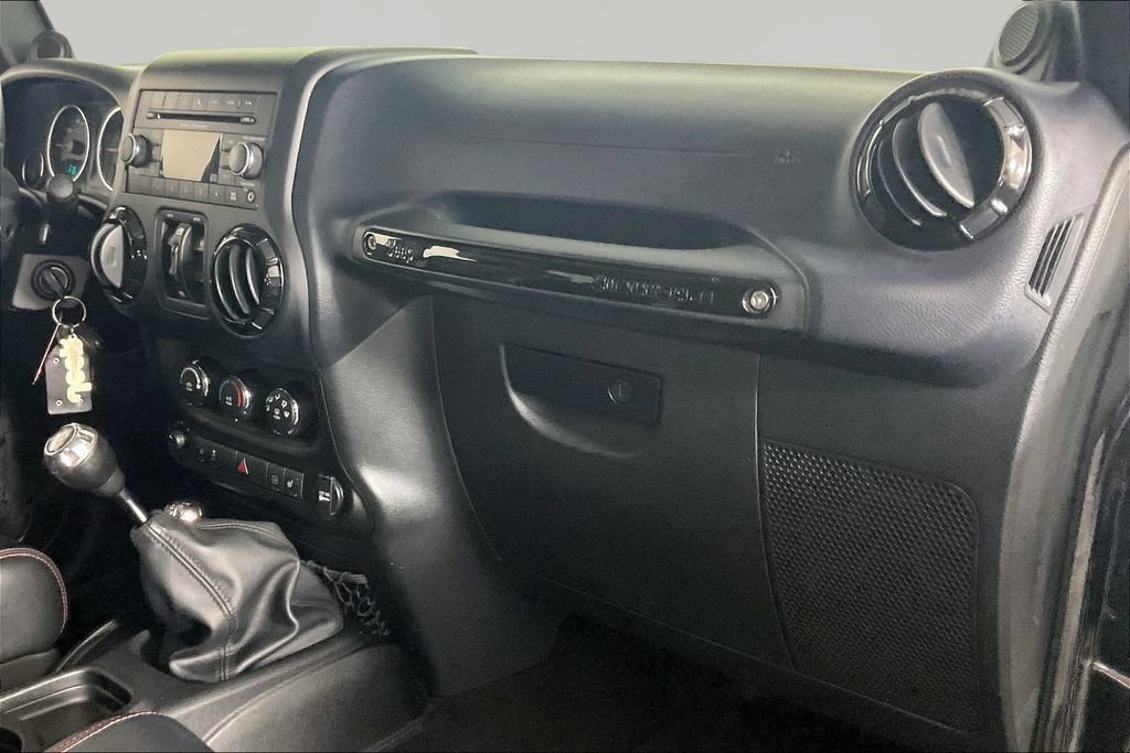 Used 2012 Jeep Wrangler Unlimited Sahara AWD/4WD image 22