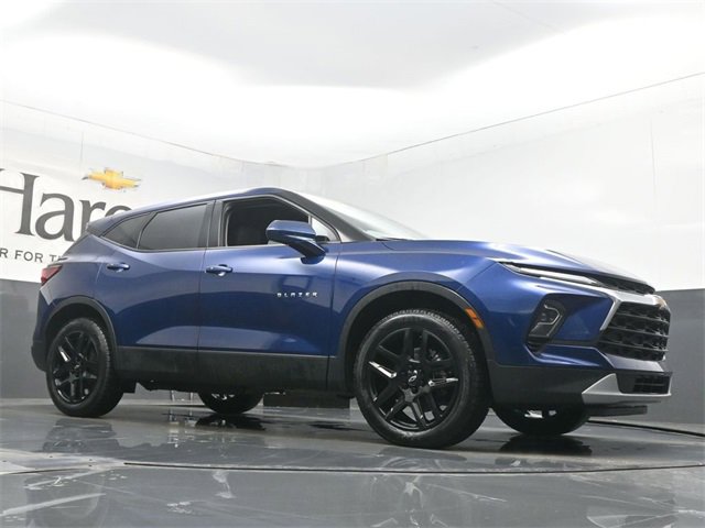 Used 2023 Chevrolet Blazer LT image 2