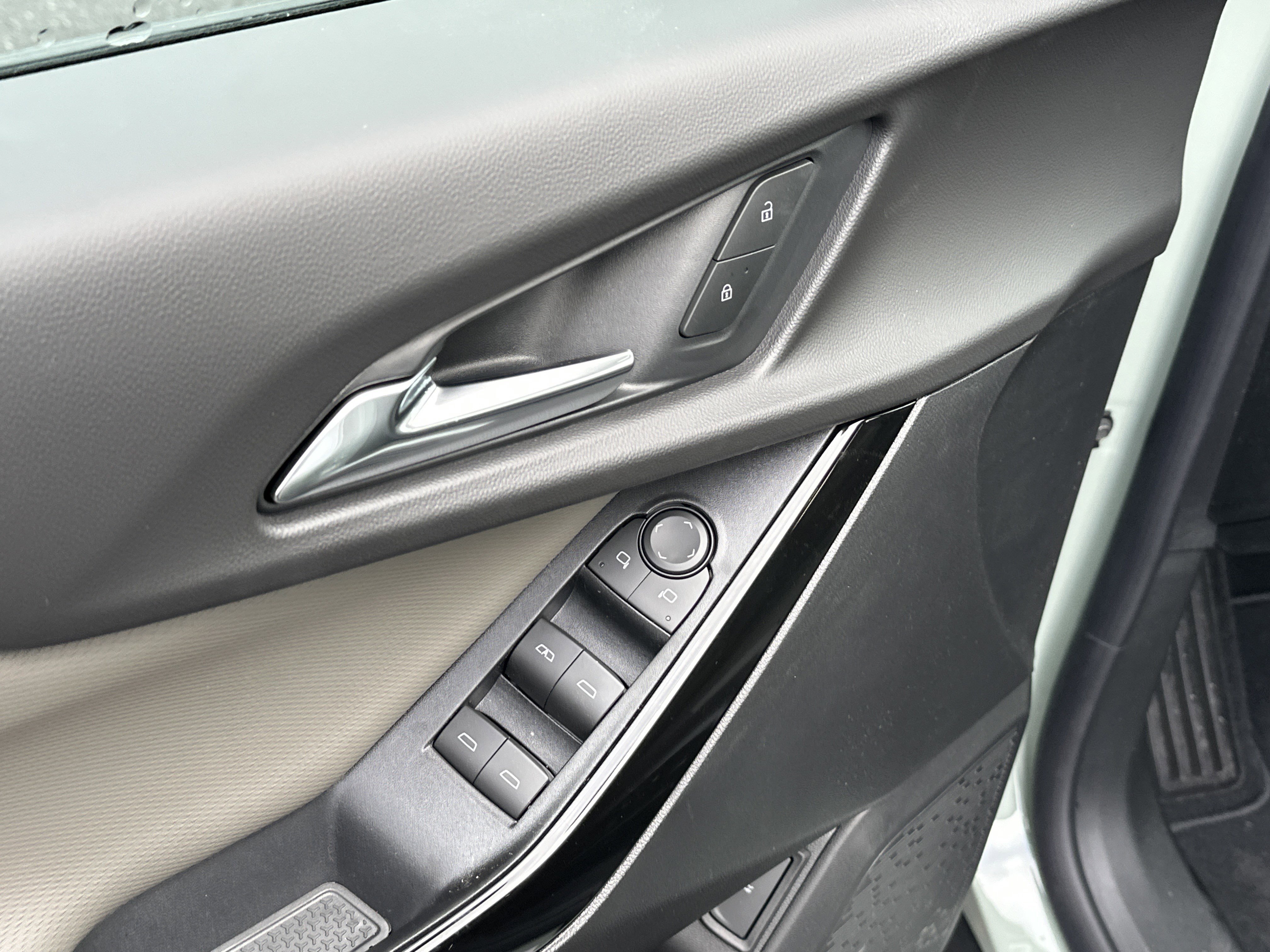 New 2026 Chevrolet Equinox LT w/ Convenience Package II image 15