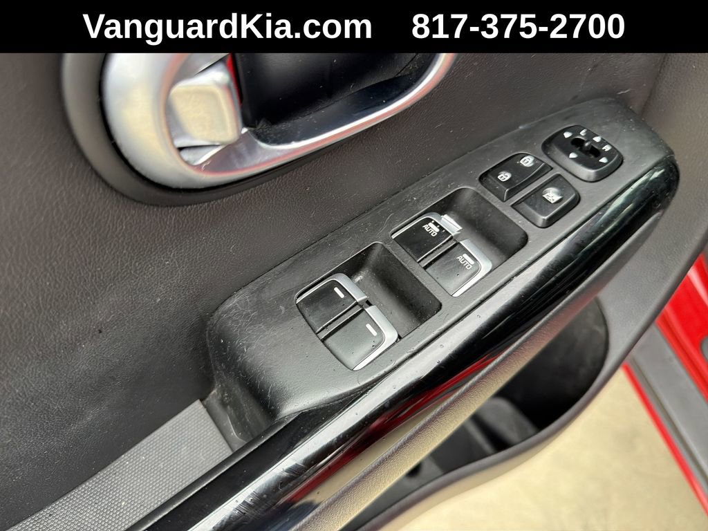 Used 2019 Kia Soul ! FWD image 17