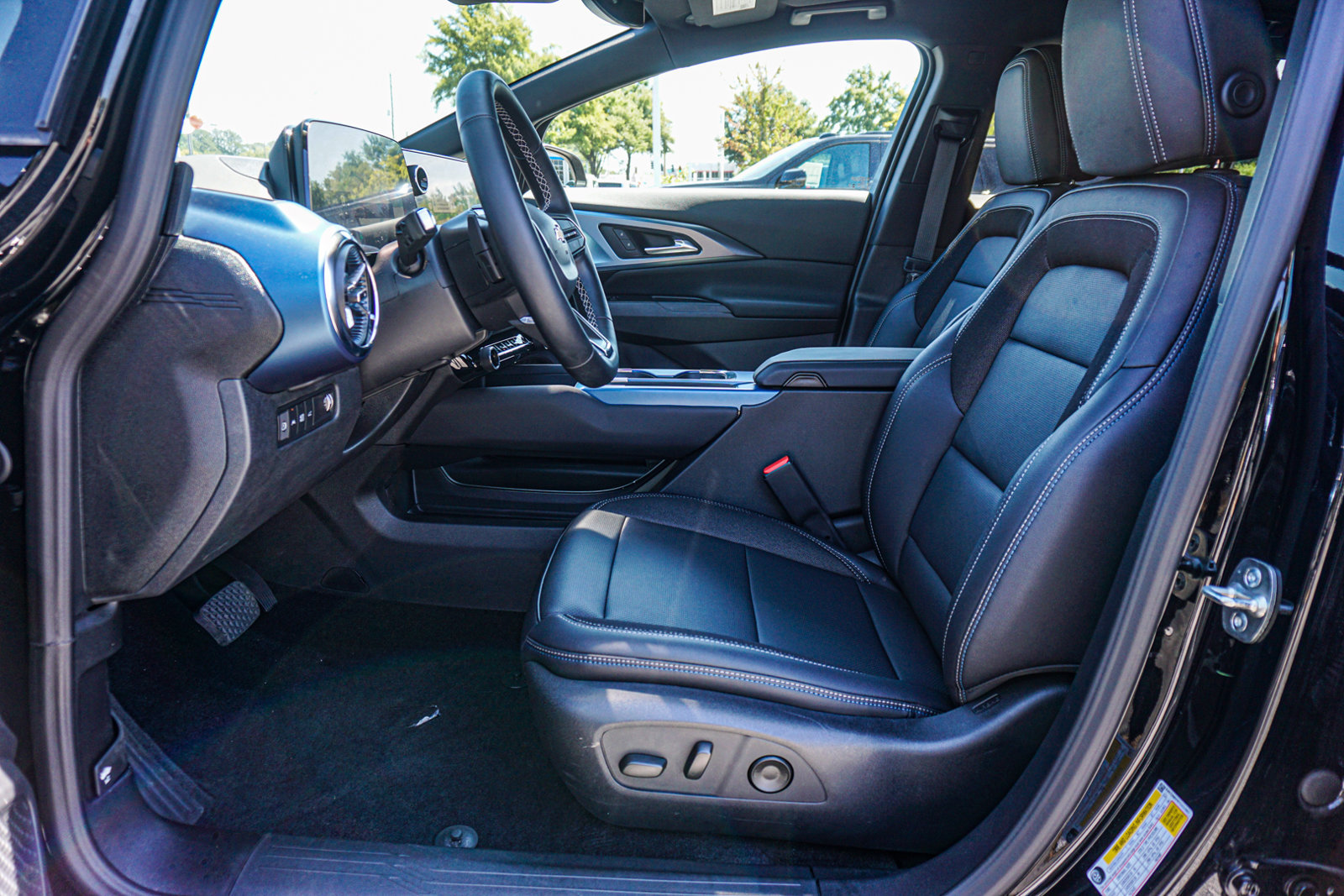 New 2026 Chevrolet Equinox EV LT FWD image 16