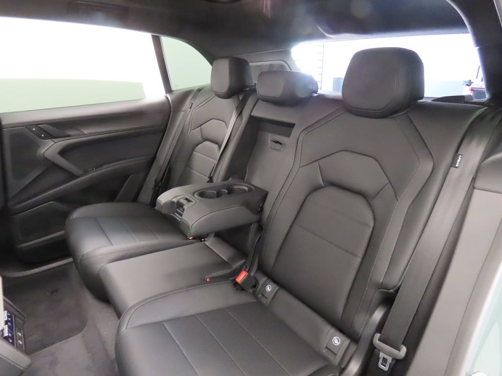 New 2026 Porsche Cayenne Turbo AWD/4WD image 46