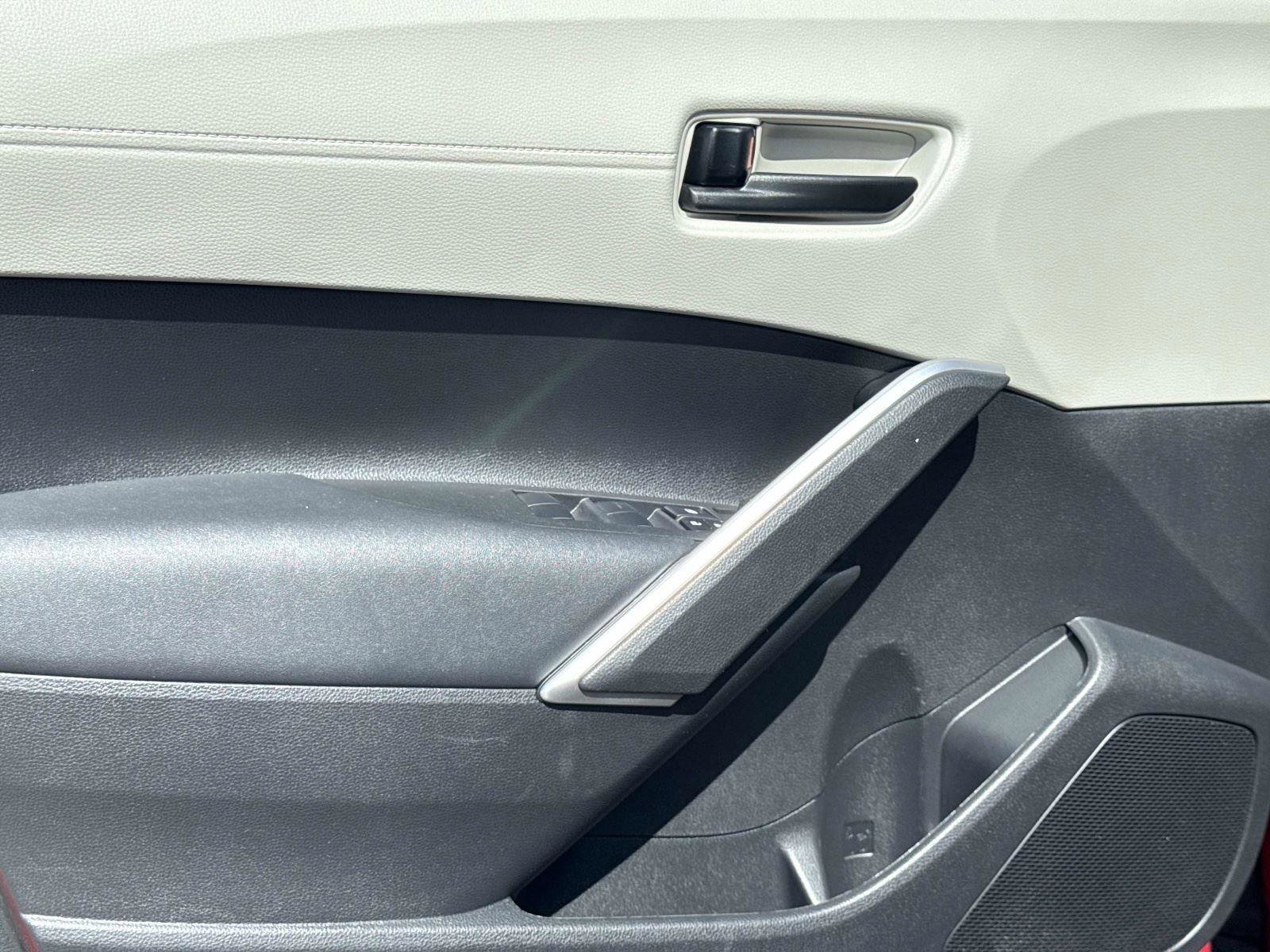 Used 2023 Toyota Corolla Cross LE w/ Moonroof Package image 16