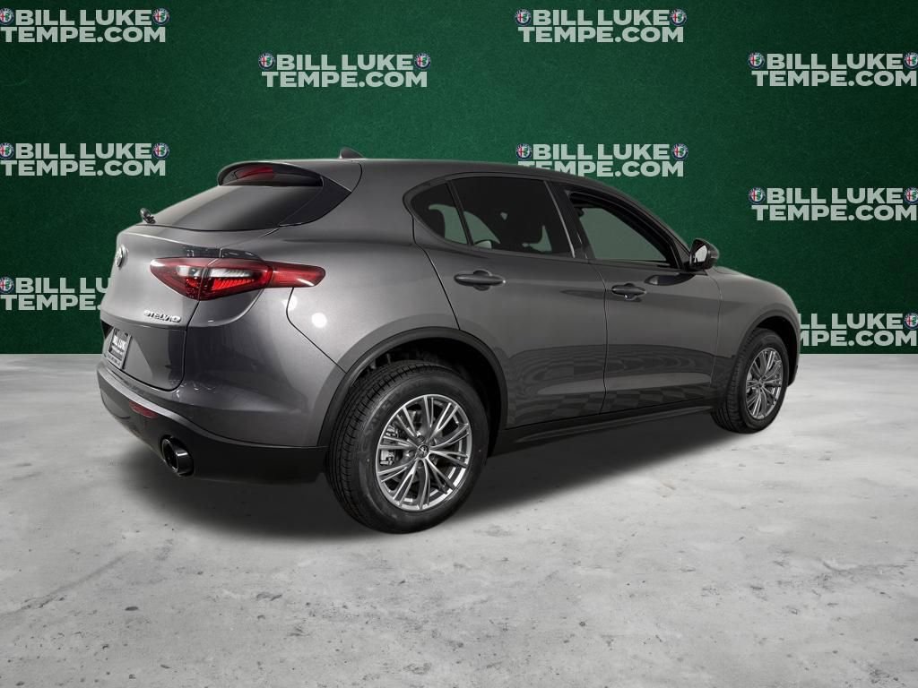 Used 2023 Alfa Romeo Stelvio Sprint image 5