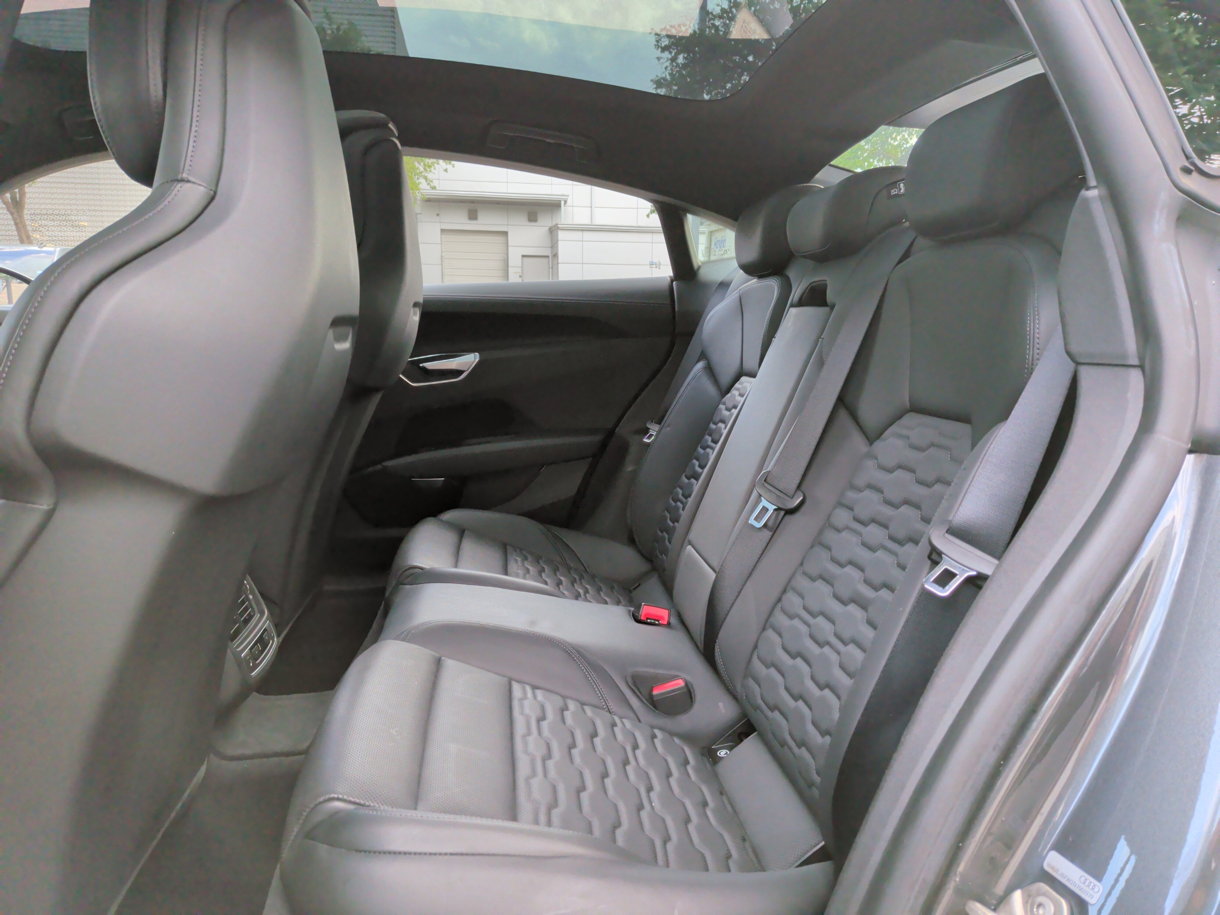 Certified 2022 Audi e-tron GT Prestige w/ Prestige Package AWD/4WD image 33