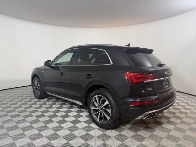 Used 2023 Audi Q5 2.0T Premium w/ Convenience Package image 4
