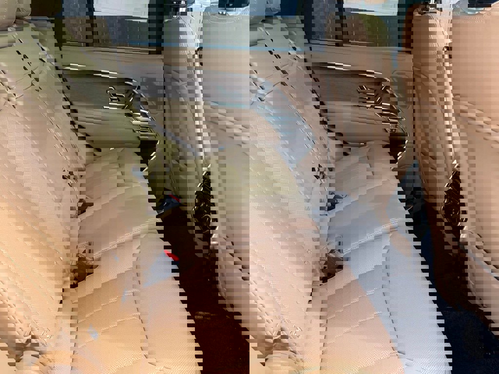 New 2025 Land Rover Range Rover SE image 33