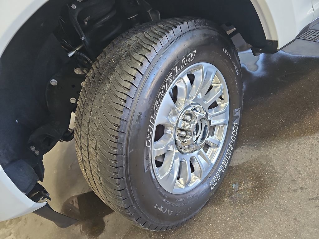 Used 2022 Ford F250 Limited w/ FX4 Off-Road Package image 32