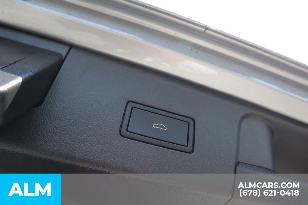 Used 2025 Volkswagen Atlas SE image 25