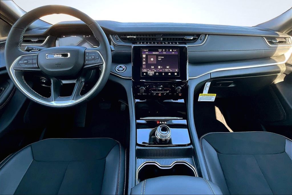 New 2025 Jeep Grand Cherokee Altitude image 5