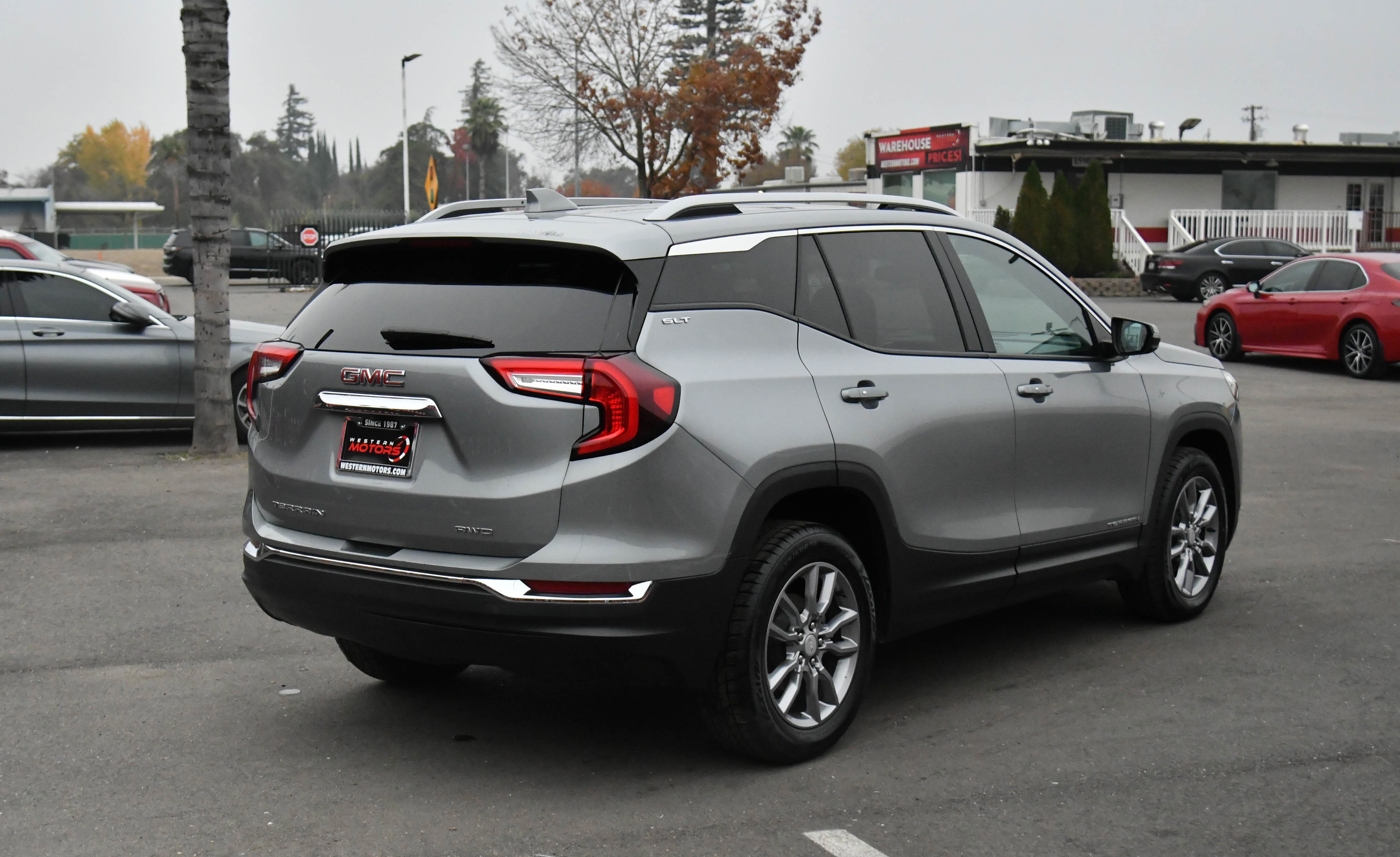 Used 2024 GMC Terrain SLT image 8