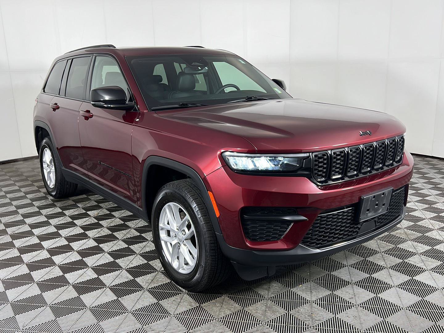 Used 2024 Jeep Grand Cherokee Altitude AWD/4WD image 19