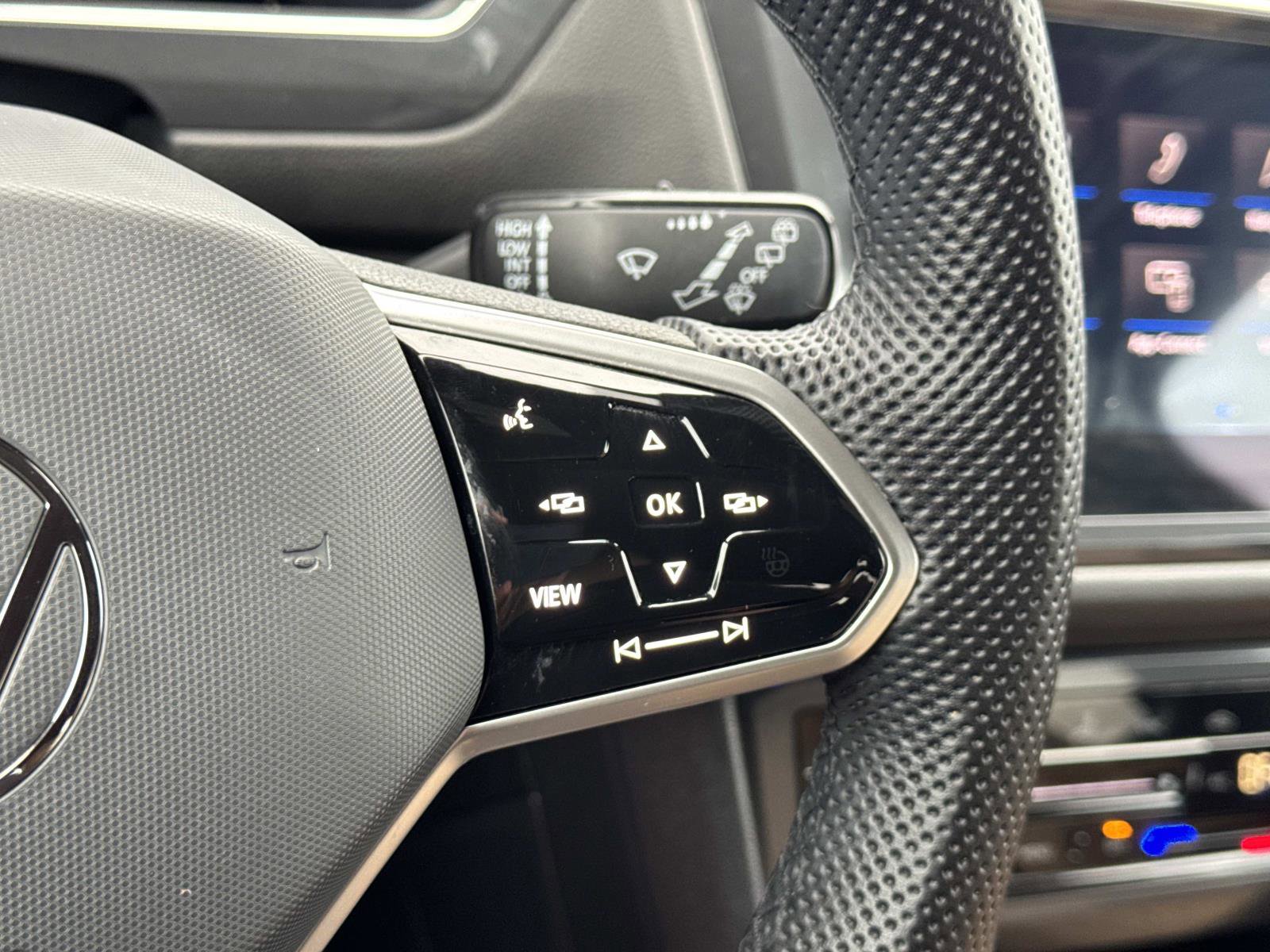 Certified 2022 Volkswagen Tiguan SE R-Line image 12