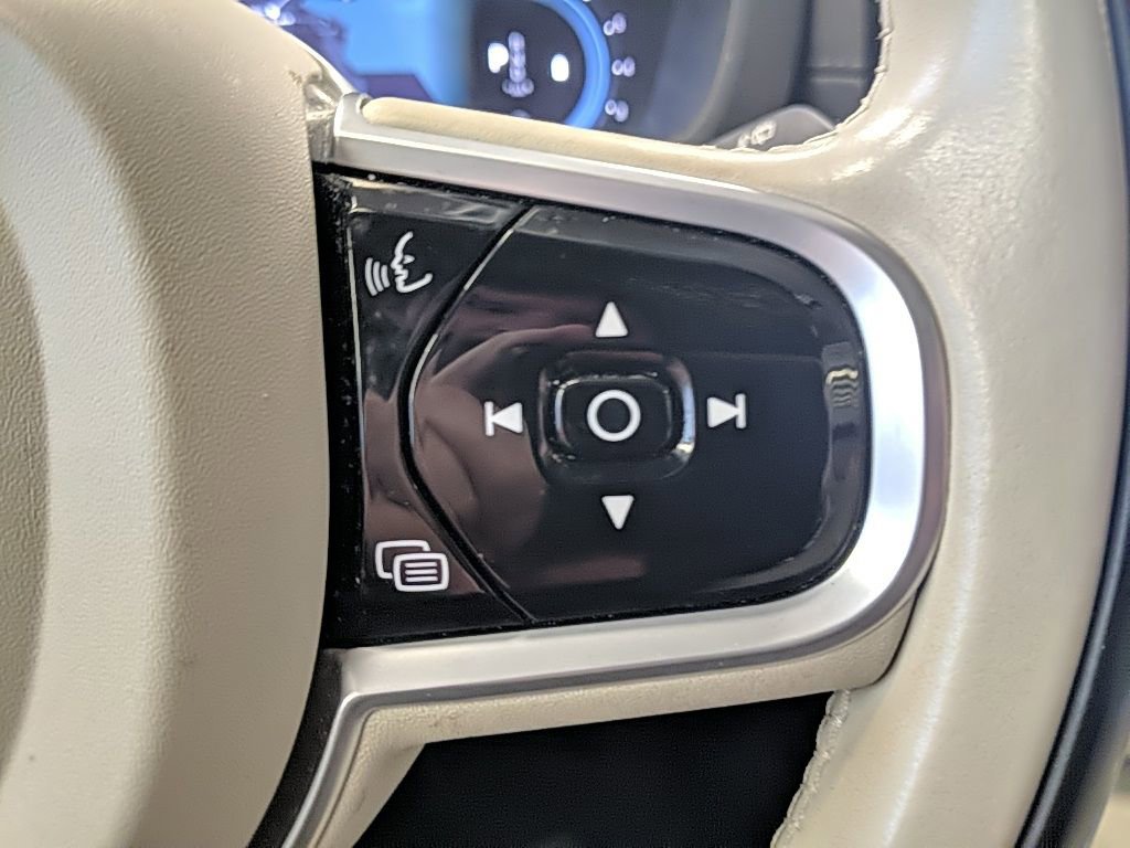 Used 2022 Volvo XC60 B5 Inscription w/ Advanced Package image 19