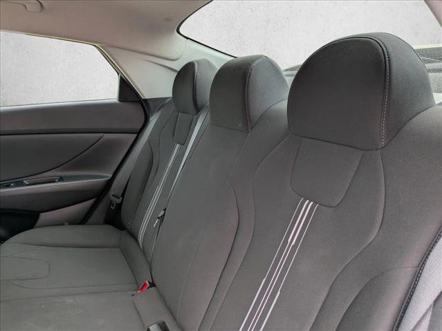 Used 2023 Hyundai Elantra SEL w/ Convenience Package image 12