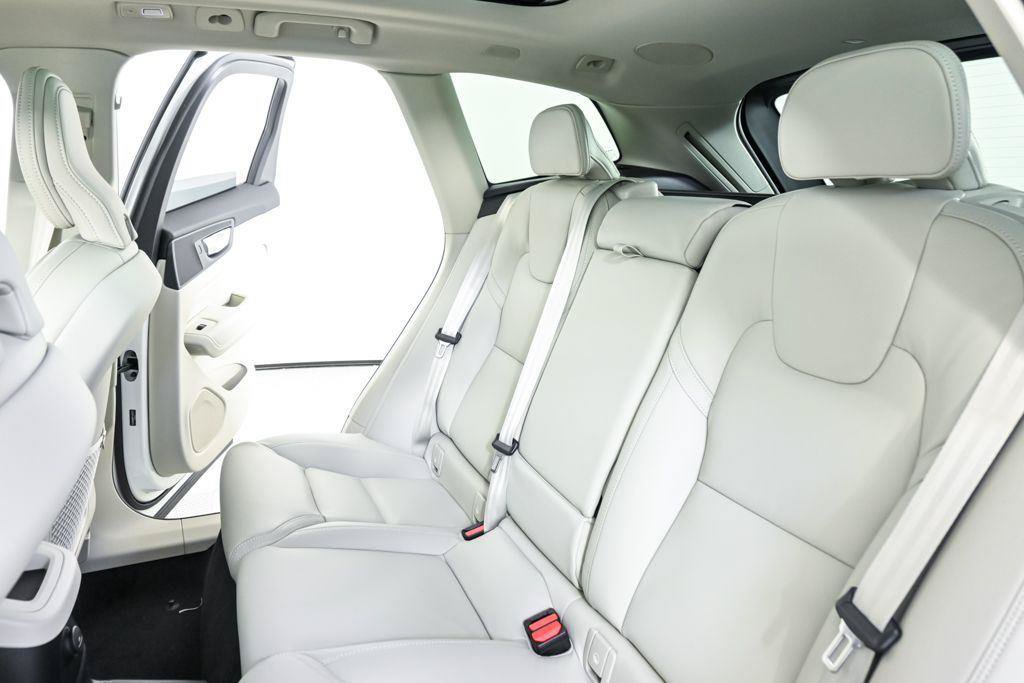 New 2026 Volvo XC60 T8 Ultra w/ Protection Package Premier AWD/4WD image 20