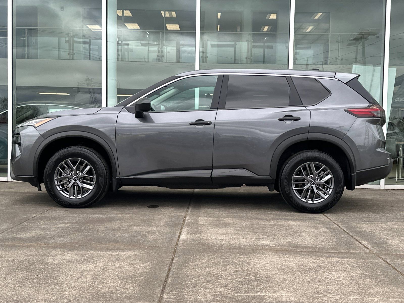 Used 2025 Nissan Rogue S image 6