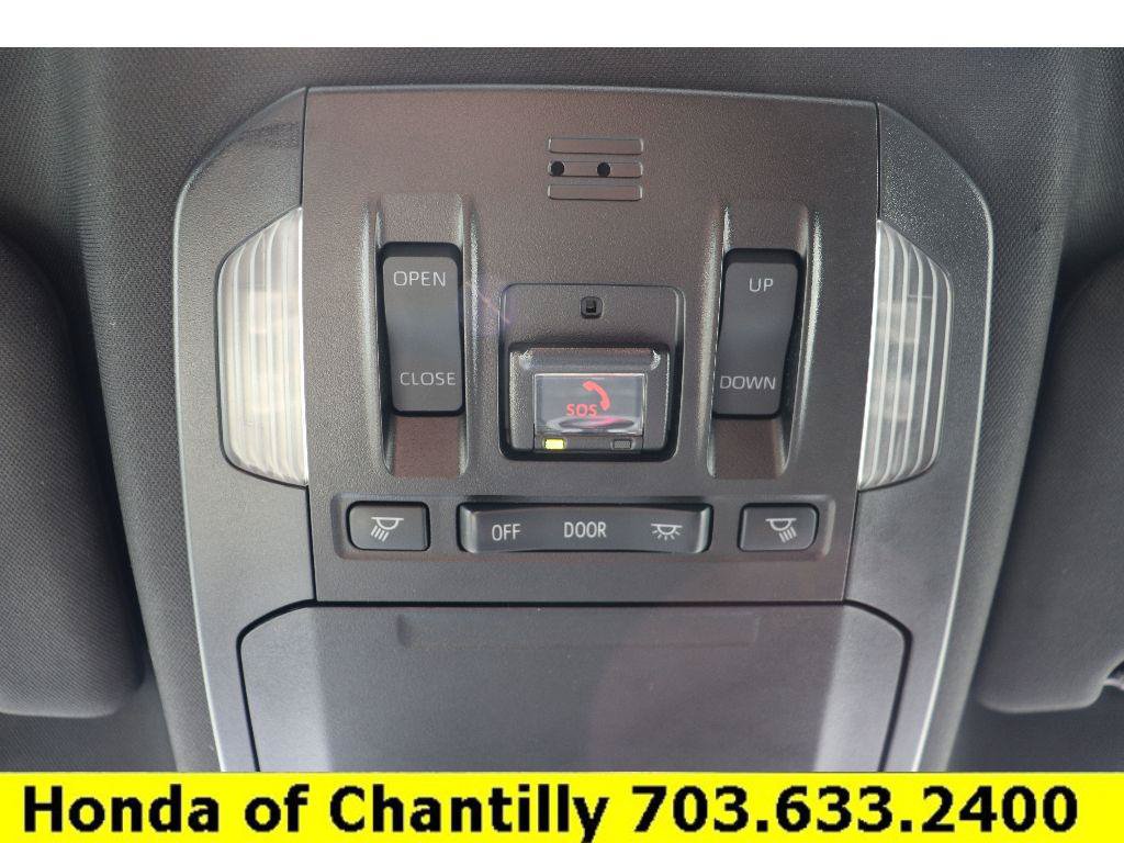 Used 2022 Toyota Highlander XSE FWD image 19