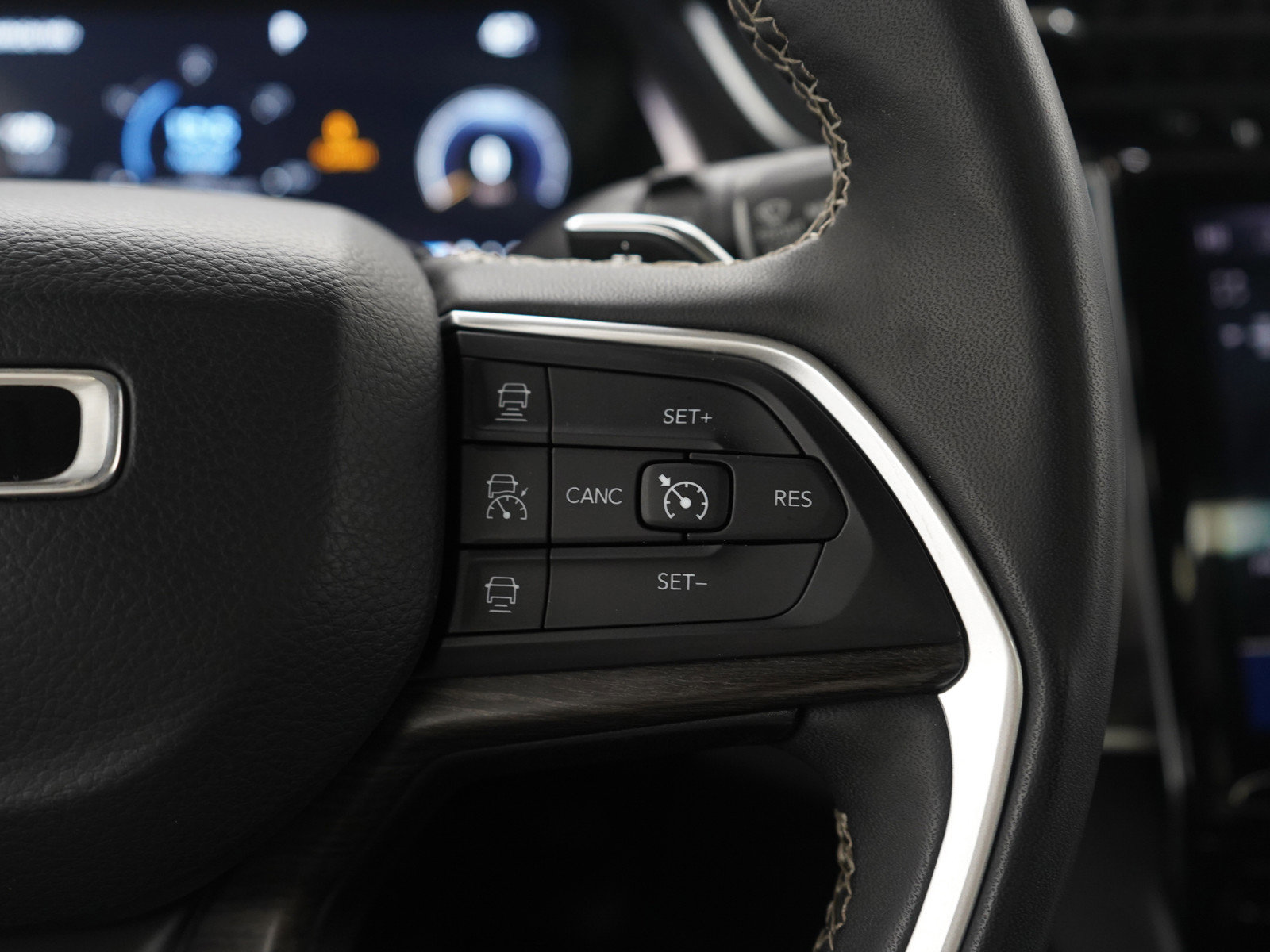 Used 2023 Jeep Grand Cherokee L Limited w/ Luxury Tech Group II image 28