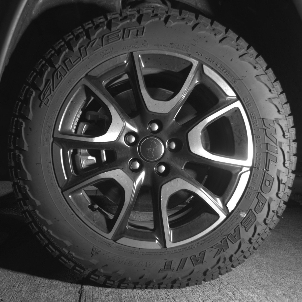 Used 2025 Jeep Compass Trailhawk image 12