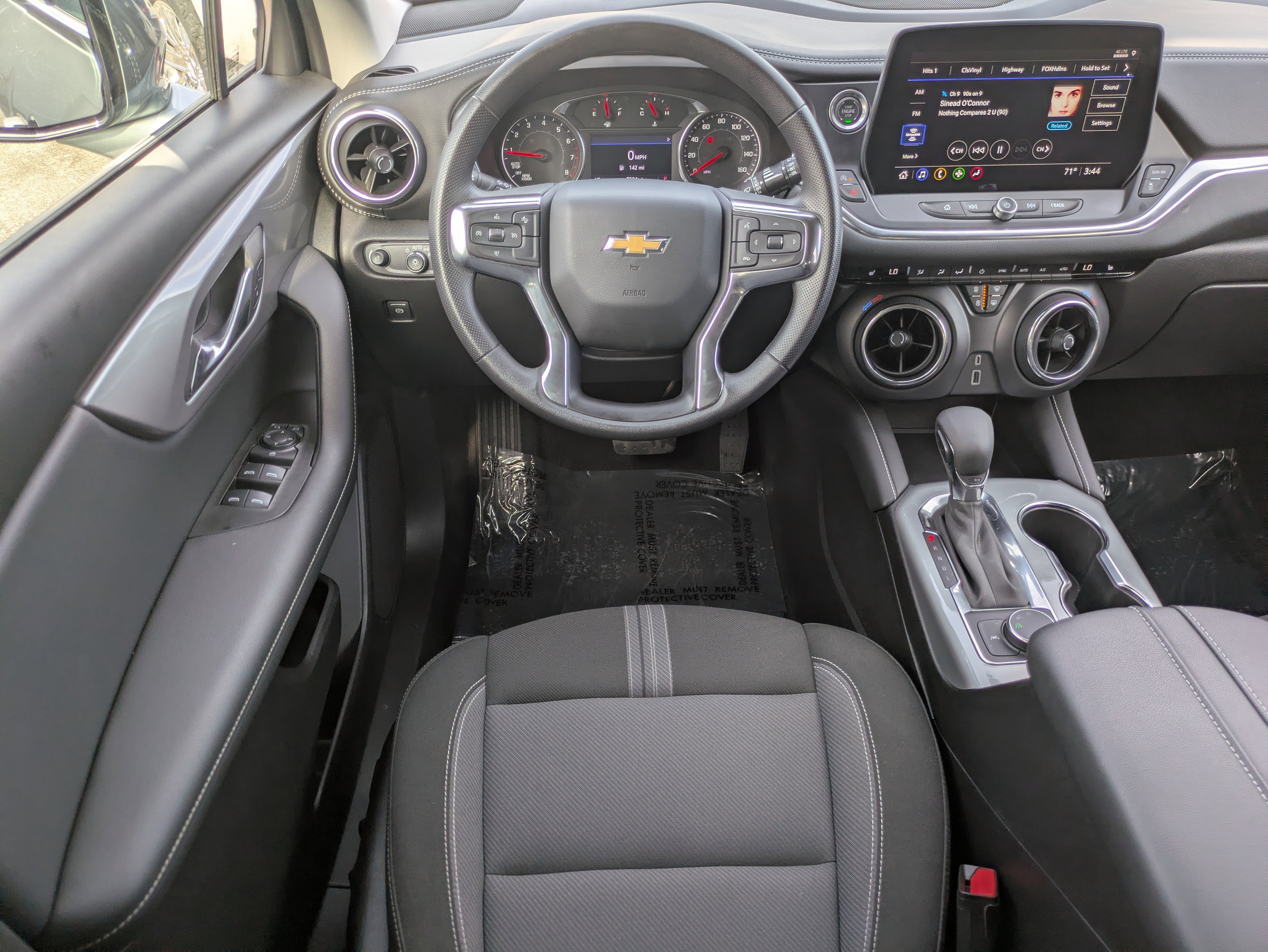 Used 2025 Chevrolet Blazer LT image 4