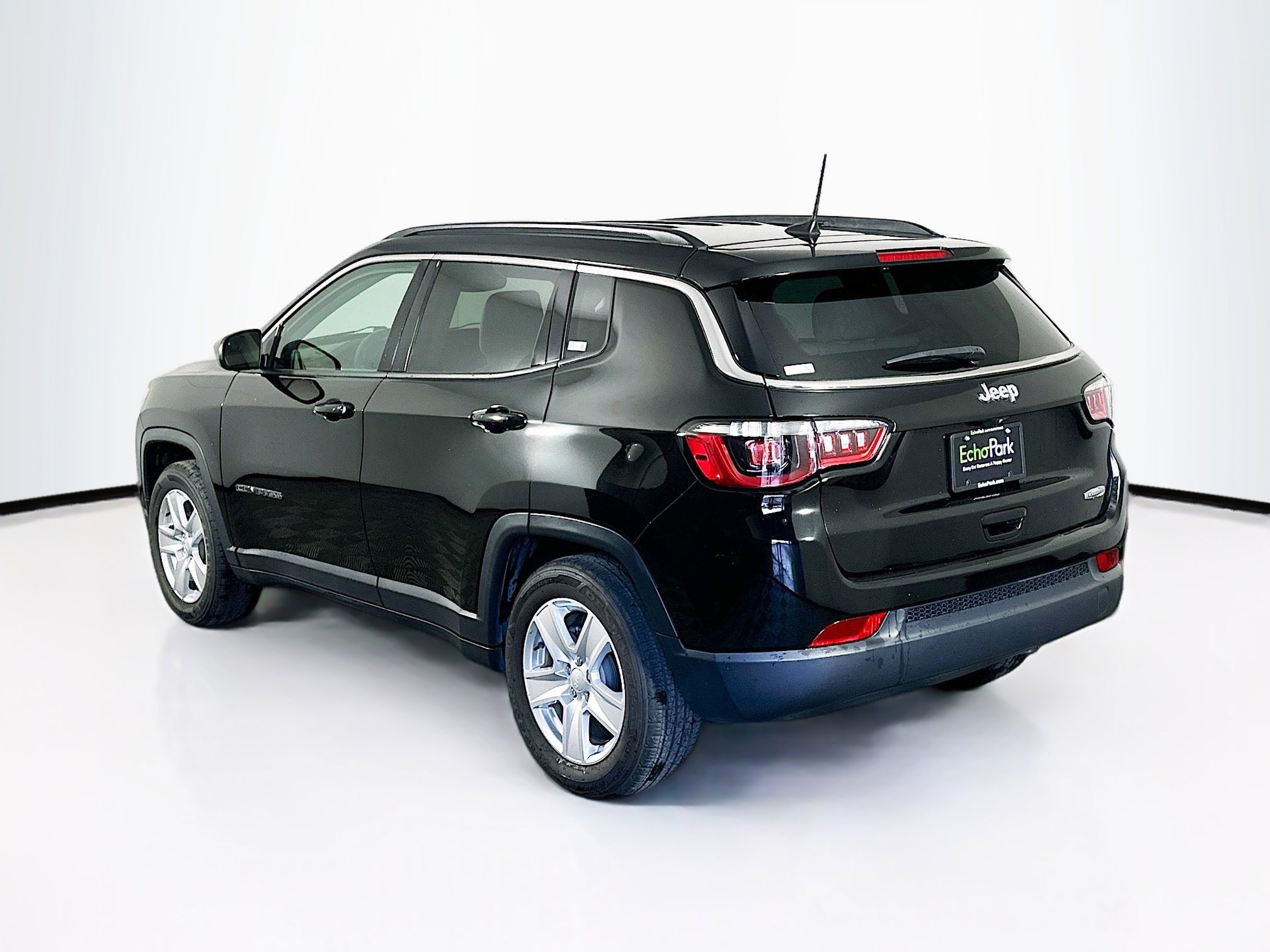 Used 2022 Jeep Compass Latitude FWD image 5