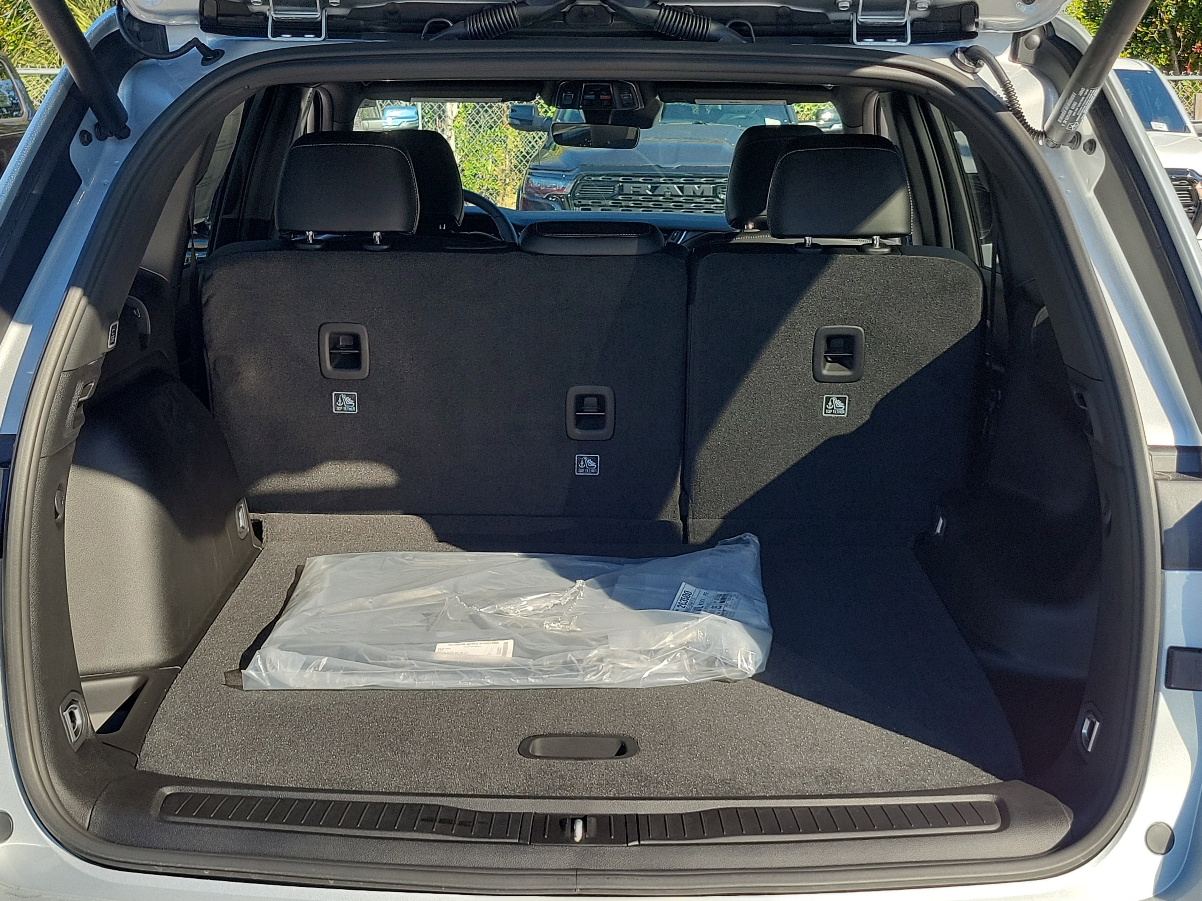 New 2025 Jeep Grand Cherokee Altitude image 5