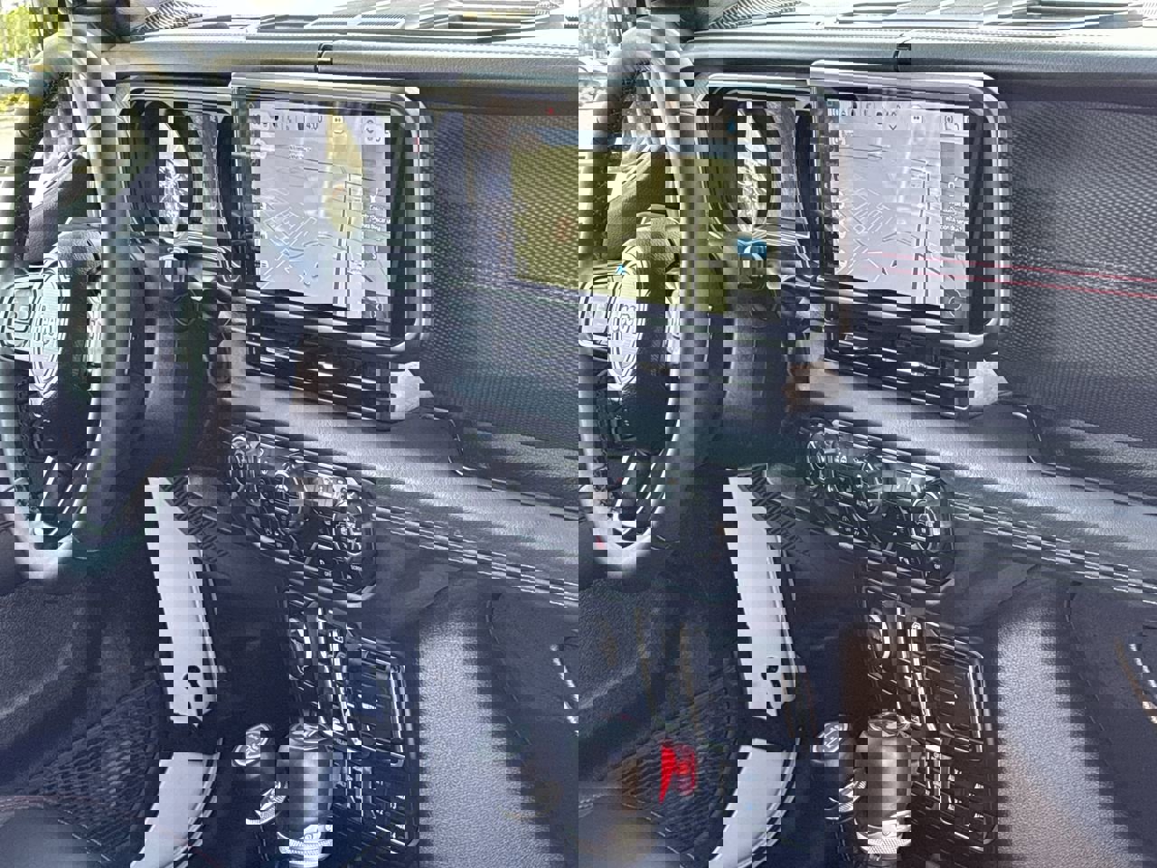 Used 2025 Jeep Wrangler Unlimited Rubicon image 11