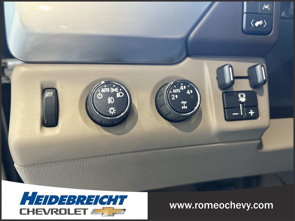 Used 2016 Chevrolet Suburban LTZ AWD/4WD image 32