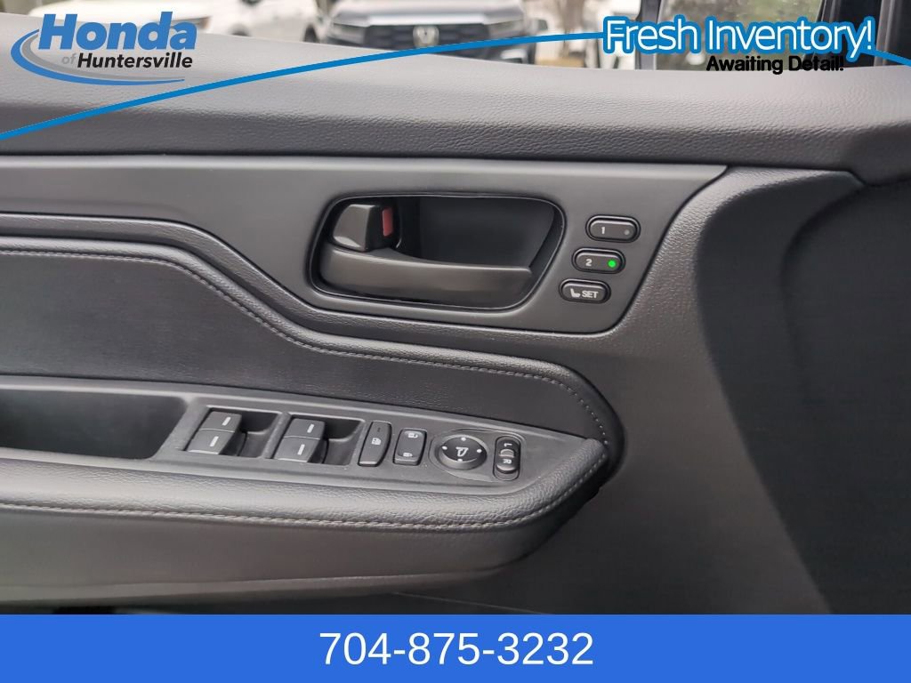 Used 2025 Honda Odyssey Sport-L image 25