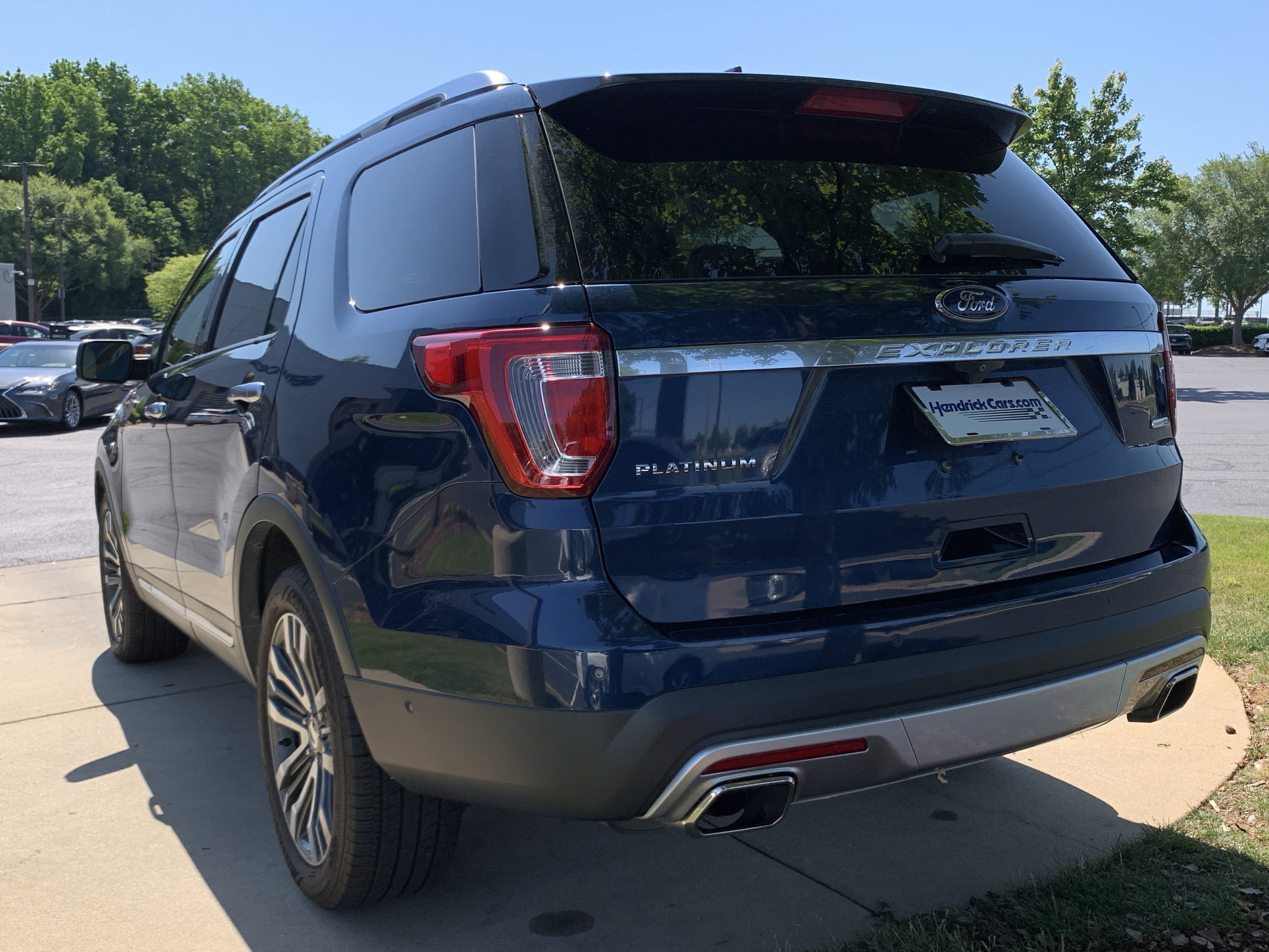 Used 2017 Ford Explorer Platinum AWD/4WD image 8