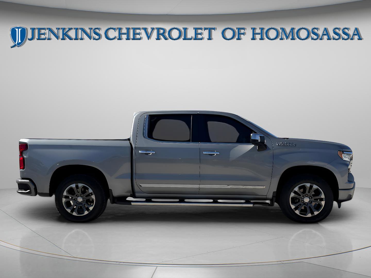 Used 2024 Chevrolet Silverado 1500 High Country w/ Technology Package AWD/4WD image 2