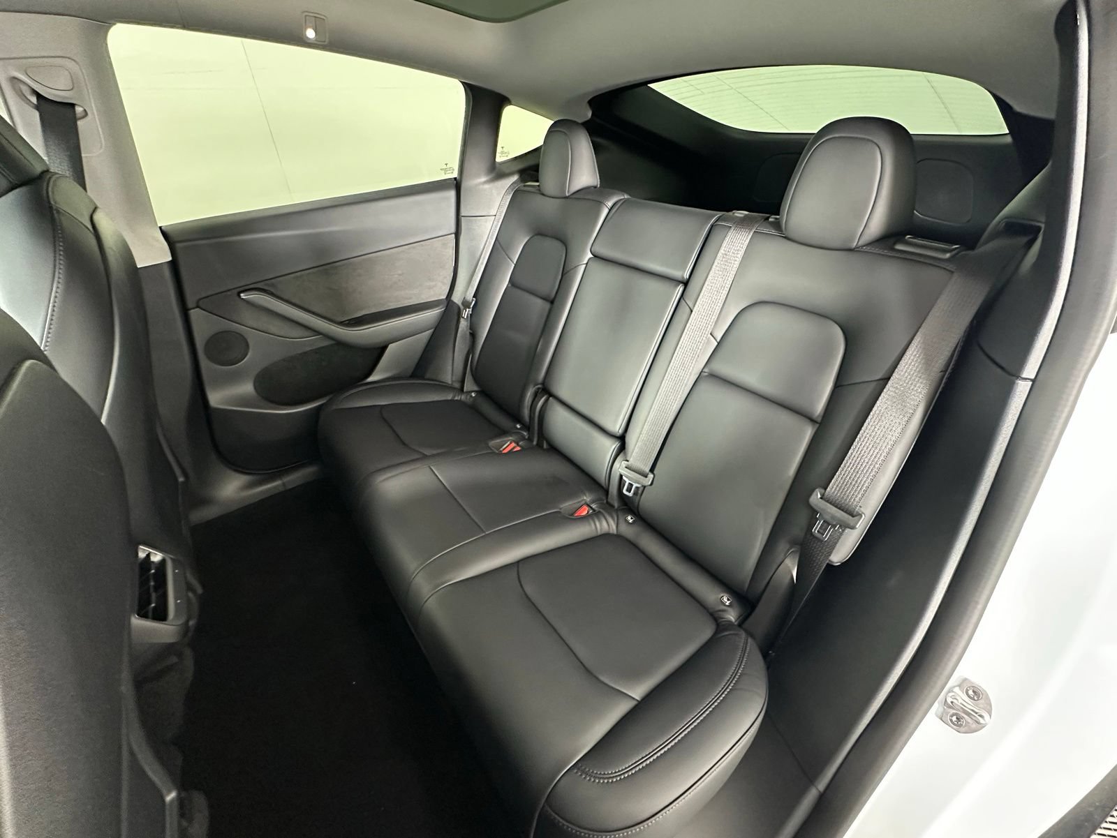 Used 2023 Tesla Model Y Long Range AWD/4WD image 39
