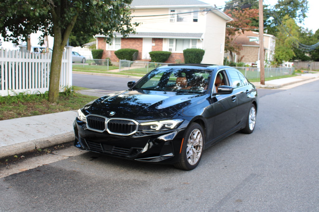 Used 2025 BMW 330i Sedan RWD image 2