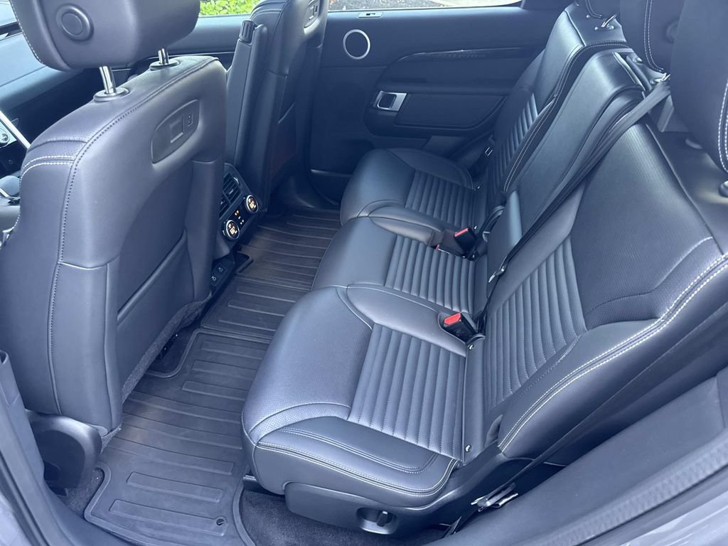 Certified 2025 Land Rover Discovery S AWD/4WD image 15