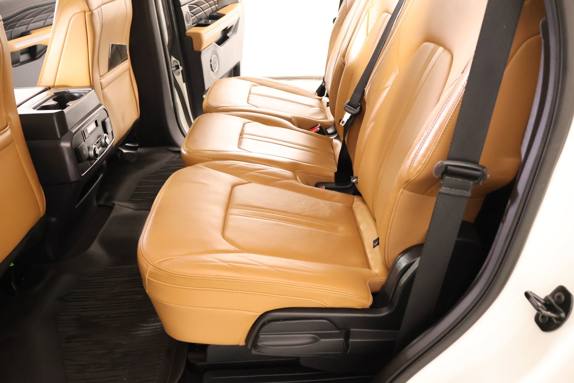 Used 2024 Ford Expedition Platinum image 13