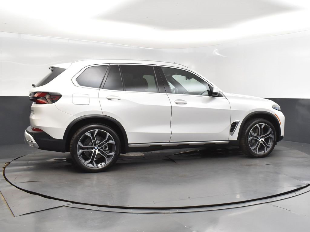 New 2026 BMW X5 sDrive40i w/ Climate Comfort Package image 8