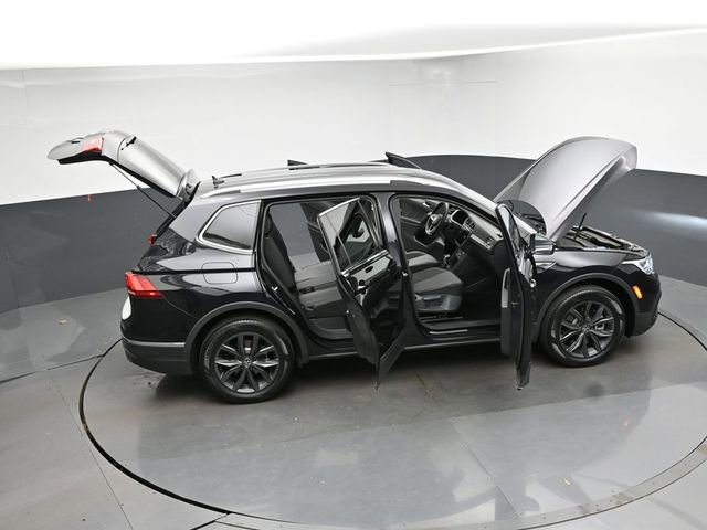 Used 2023 Volkswagen Tiguan SE FWD image 40