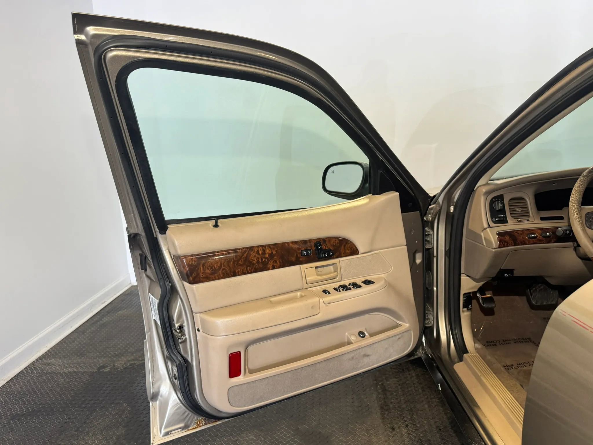 Used 2004 Mercury Grand Marquis LS RWD image 7