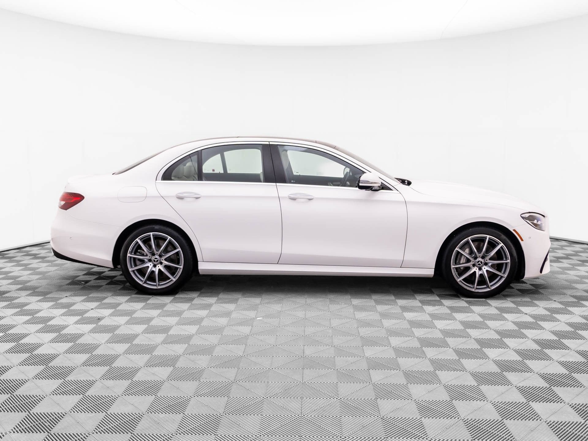 Used 2022 Mercedes-Benz E 450 4MATIC Sedan image 6