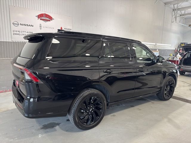 Used 2025 Lincoln Navigator Reserve w/ Jet Appearance Package image 3