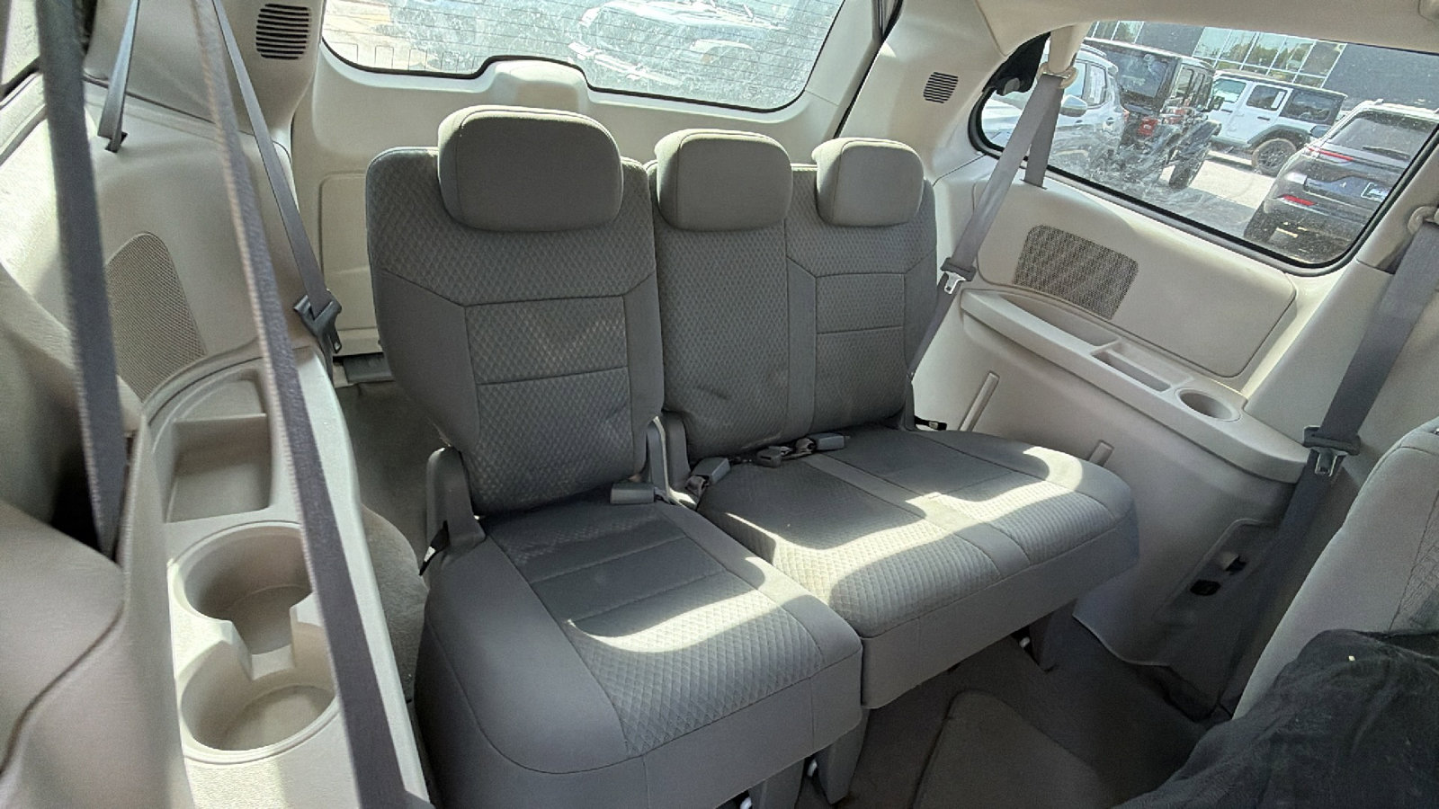 Used 2010 Chrysler Town & Country Touring image 21