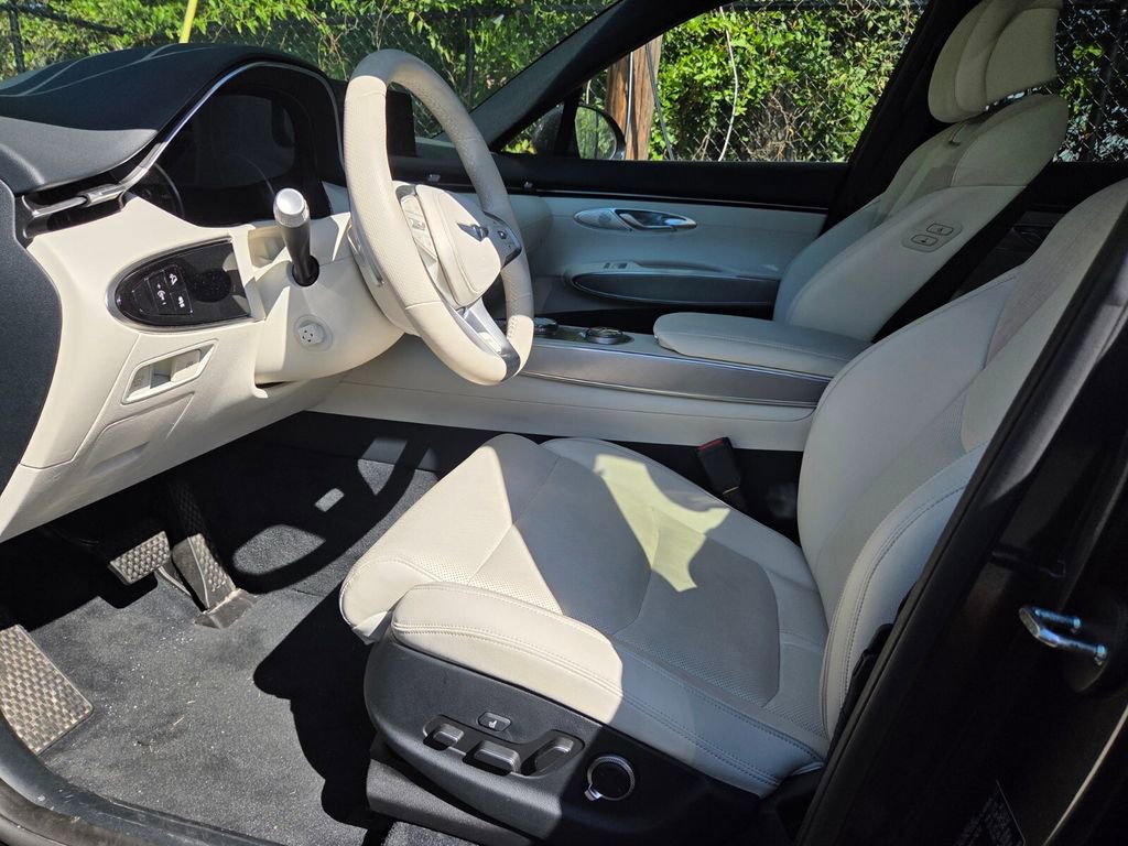Used 2025 Genesis Electrified GV70 AWD/4WD image 3