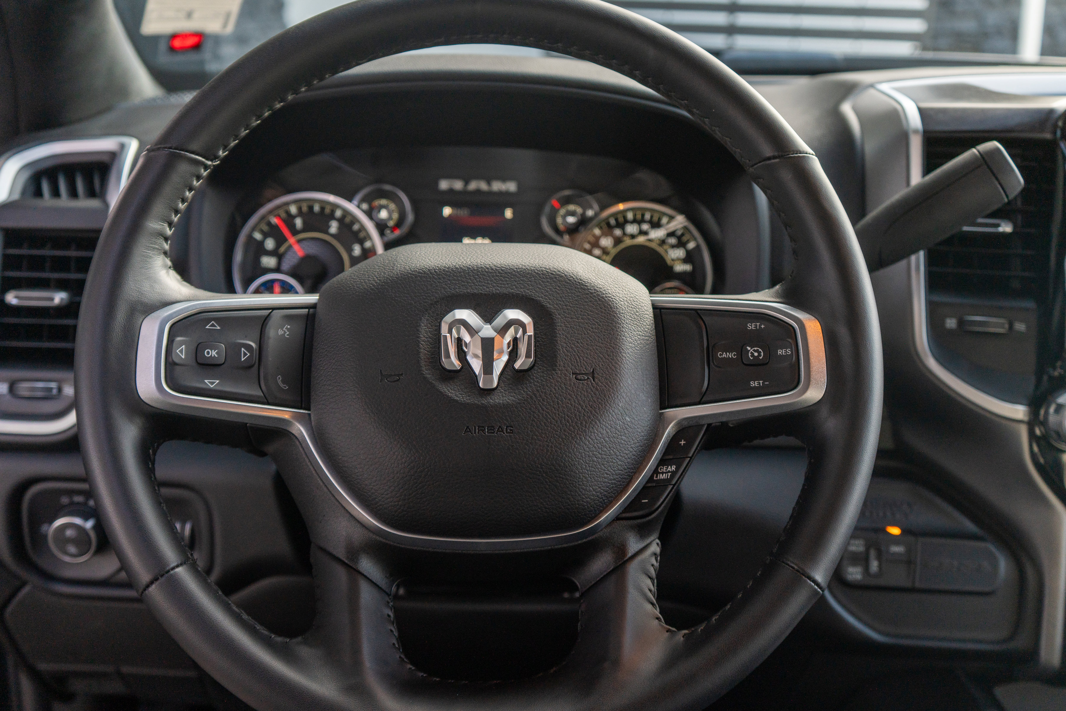 Used 2024 RAM 2500 Big Horn w/ Night Edition AWD/4WD image 15