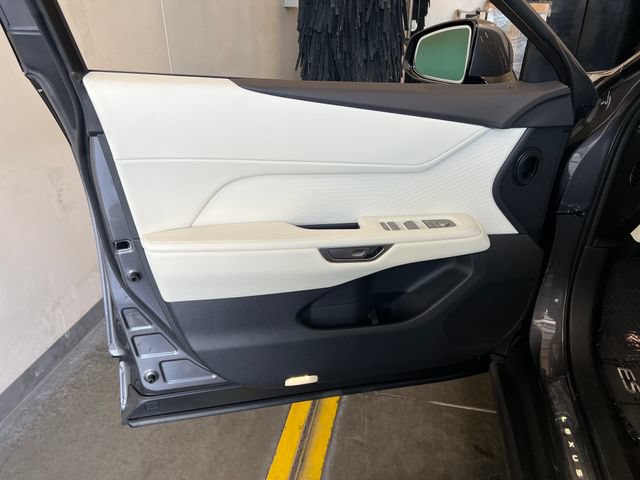 New 2026 Lexus ES 500e AWD/4WD image 35