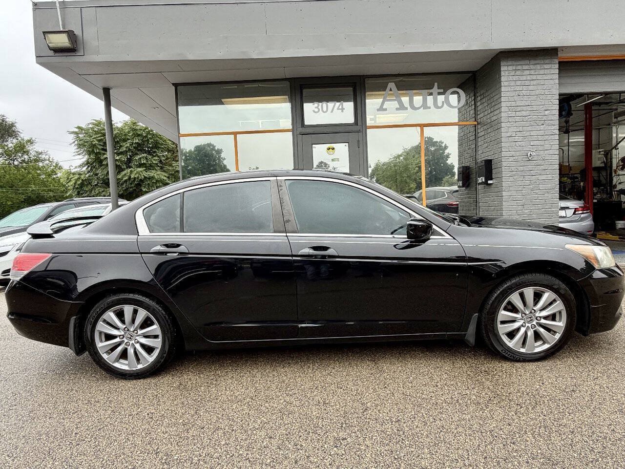 Used 2011 Honda Accord EX-L image 2