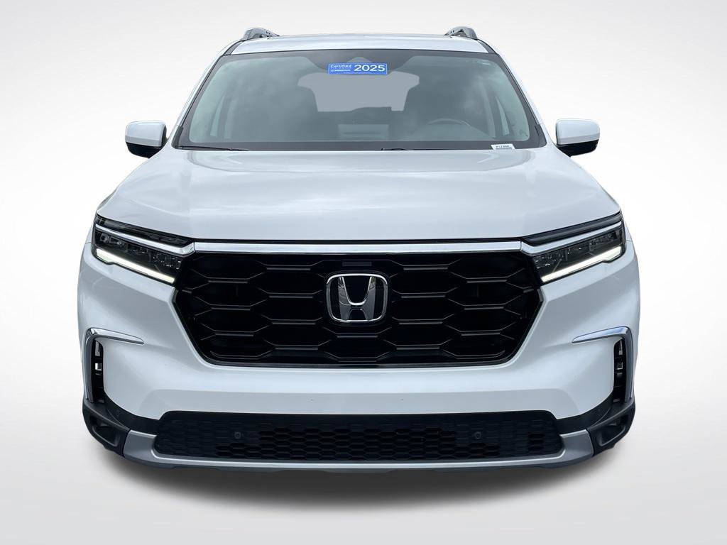 Certified 2025 Honda Pilot Touring image 9
