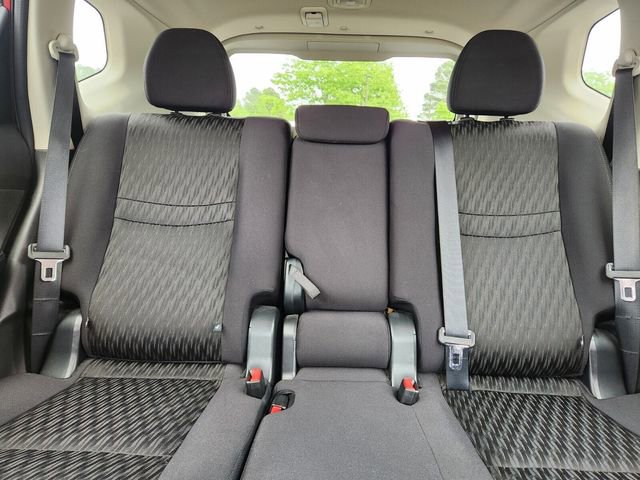 Used 2018 Nissan Rogue SV w/ Premium Package FWD image 10